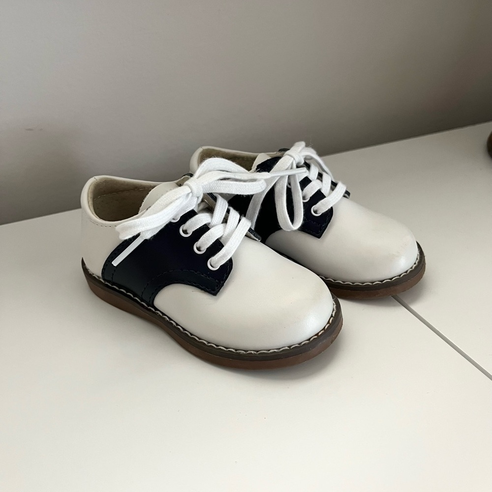 FootMates Saddle Shoes, size 4.5